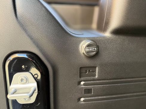 Used 2024 Jeep Wrangler Unlimited Sahara w/ Technology Group AWD/4WD image 31