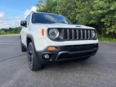Used 2023 Jeep Renegade Latitude AWD/4WD image 4