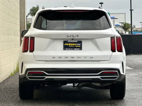 Used 2022 Kia Sorento EX w/ Panoramic Sunroof Package image 5