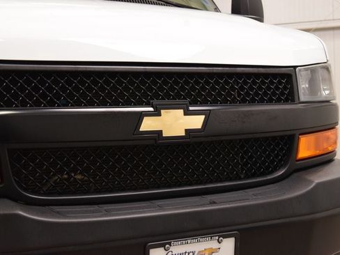 Used 2023 Chevrolet Express 3500 w/ Power Convenience Package RWD image 5