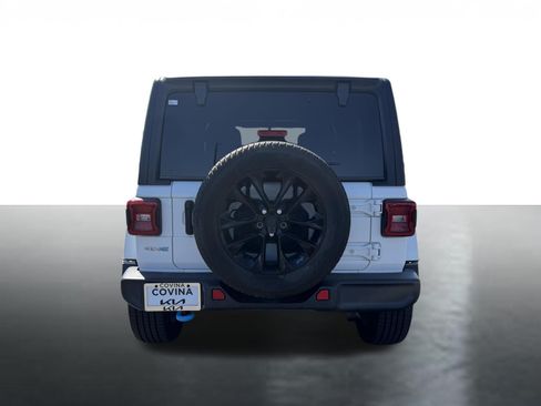 Used 2022 Jeep Wrangler Unlimited Sahara AWD/4WD image 5