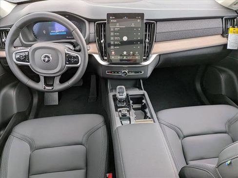 New 2026 Volvo XC90 B5 Core image 16