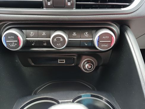 Used 2022 Alfa Romeo Giulia Sprint AWD/4WD image 17