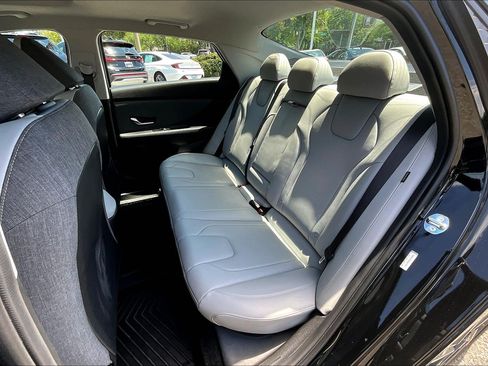 Used 2025 Hyundai Elantra Limited FWD image 28