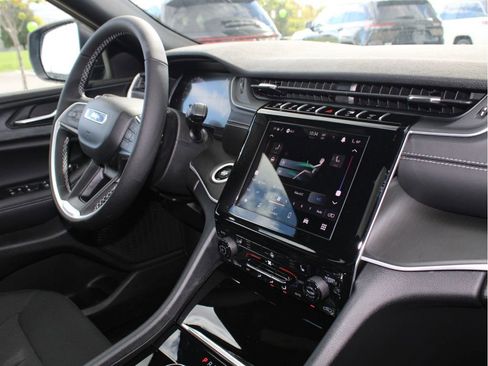 New 2025 Jeep Grand Cherokee Laredo X w/ Luxury Tech Group I image 26