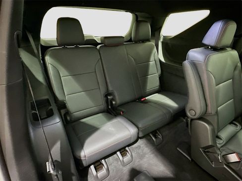 Used 2025 Chevrolet Traverse Z71 image 28