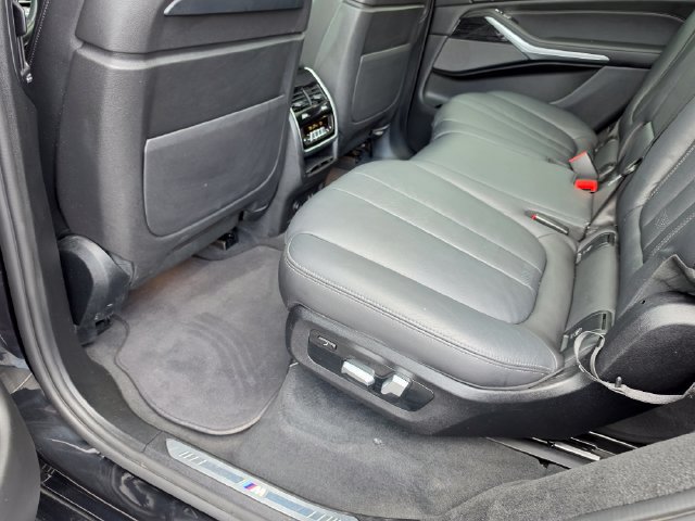 Used 2021 BMW X7 M50i AWD/4WD image 31
