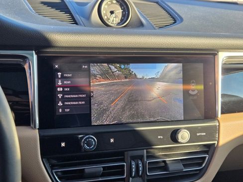 Used 2025 Porsche Macan image 23