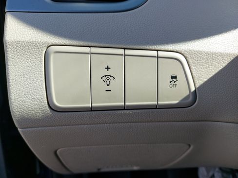 Used 2014 Hyundai Elantra SE image 26