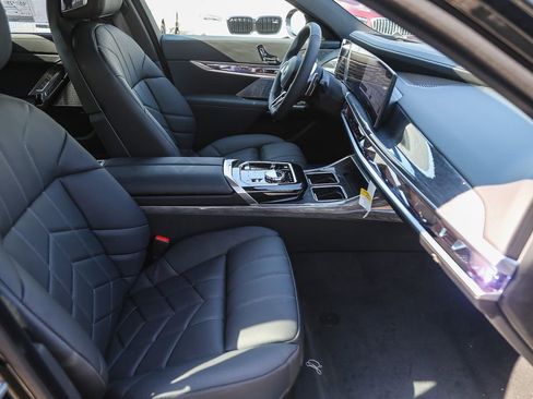 Used 2025 BMW 750e xDrive w/ Premium Package AWD/4WD image 13