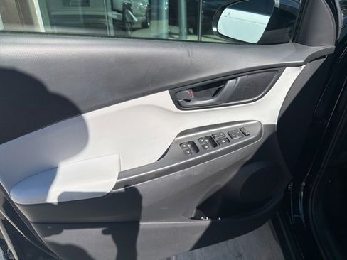 Used 2023 Hyundai Kona SEL image 6