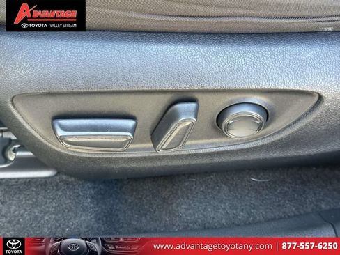 Used 2022 Toyota RAV4 XLE AWD/4WD image 22