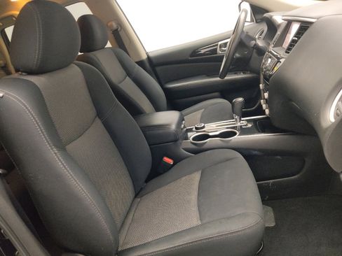 Used 2019 Nissan Pathfinder SV image 21