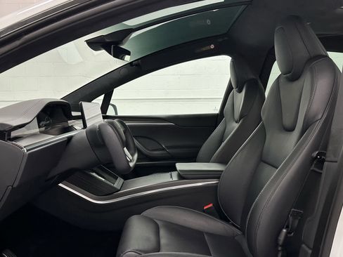 Used 2022 Tesla Model X Plaid image 11