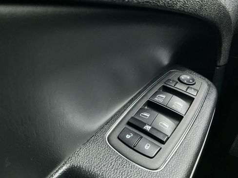 Used 2023 Chrysler 300 Touring w/ Sport Appearance Package RWD image 19