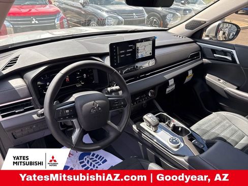 New 2026 Mitsubishi Outlander SE image 9