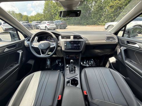 Used 2023 Volkswagen Tiguan SE FWD image 13