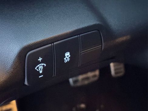 Certified 2025 Hyundai Elantra Sport image 34