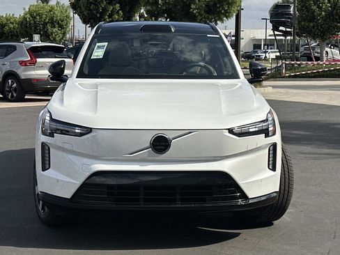 New 2025 Volvo EX90 Ultra image 2