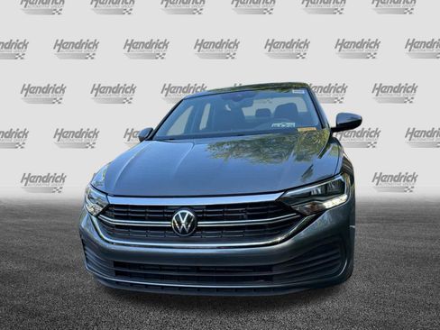 Used 2024 Volkswagen Jetta SE w/ Panoramic Sunroof Package image 5