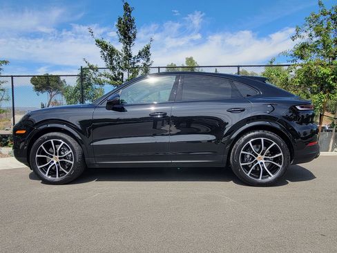 Used 2025 Porsche Cayenne Coupe image 2