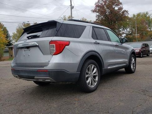 Used 2020 Ford Explorer XLT w/ Equipment Group 202A image 8