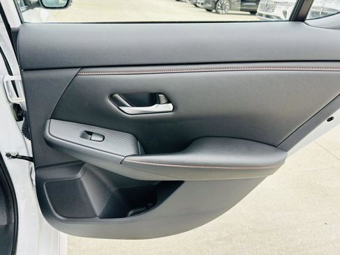 Used 2024 Nissan Sentra SR w/ SR Premium Package image 30