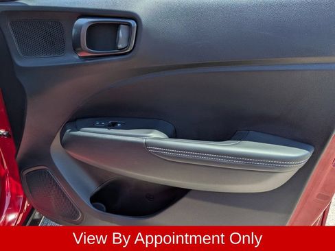 Used 2025 Hyundai Venue Limited FWD image 31