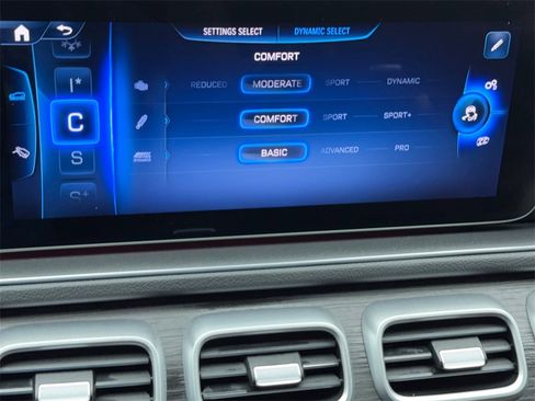 Used 2024 Mercedes-Benz GLE 53 AMG 4MATIC Coupe w/ Driver Assistance Package image 32