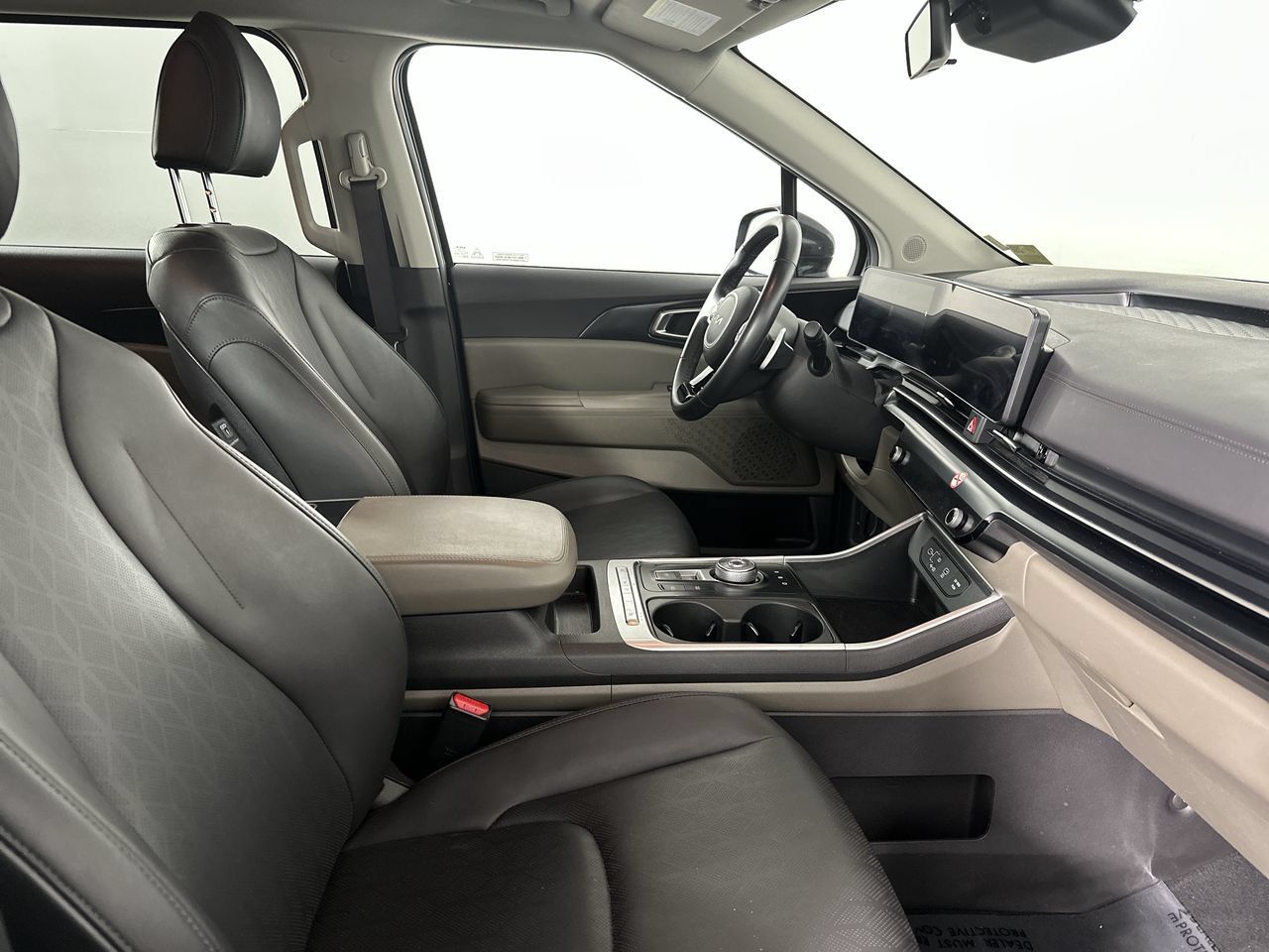 Certified 2026 Kia Carnival LXS FWD image 12