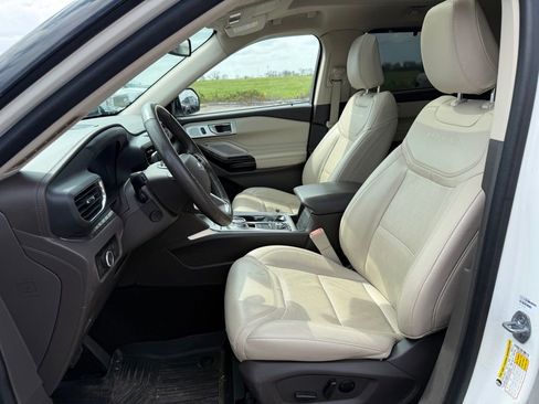 Used 2022 Ford Explorer Platinum w/ Equipment Group 601A image 6