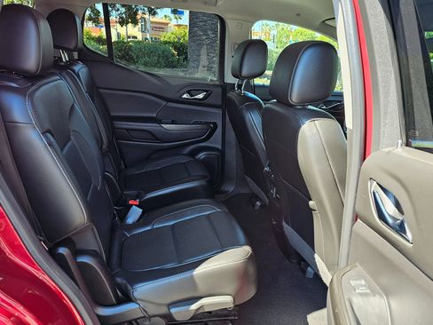 Used 2020 GMC Acadia SLT image 25