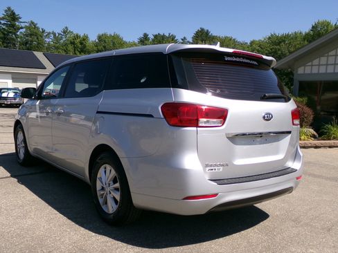 Used 2018 Kia Sedona L image 3