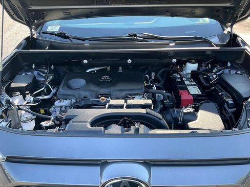 Used 2020 Toyota RAV4 XLE Premium FWD image 31