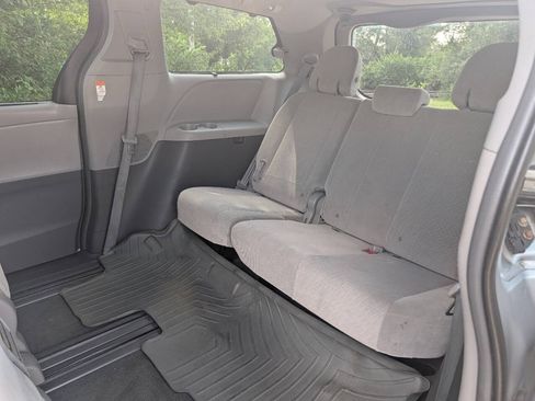 Used 2016 Toyota Sienna LE FWD image 5