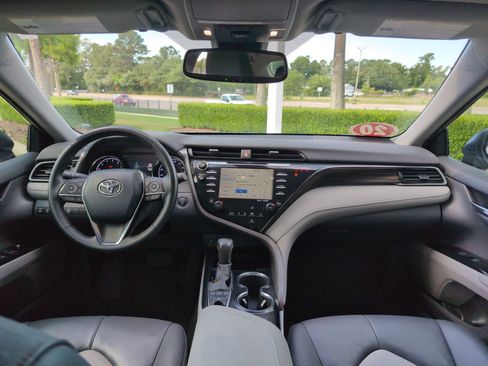 Certified 2020 Toyota Camry XLE FWD image 28