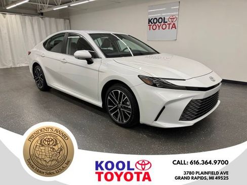 Certified 2025 Toyota Camry XLE AWD/4WD image 1