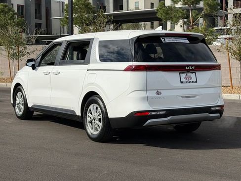 Used 2024 Kia Carnival LX FWD image 3
