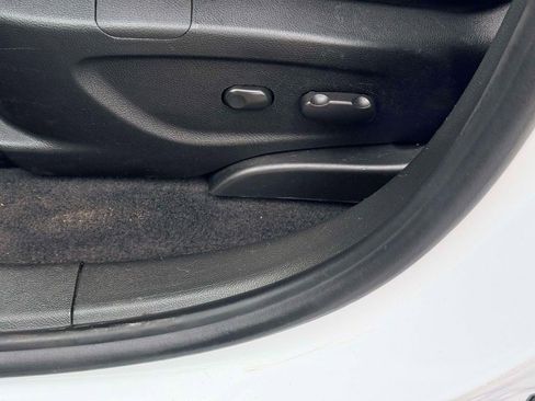 Used 2019 Chevrolet Trax LT w/ Sun & Sound Package FWD image 12