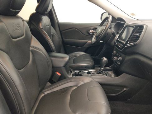 Used 2019 Jeep Cherokee Limited FWD image 21