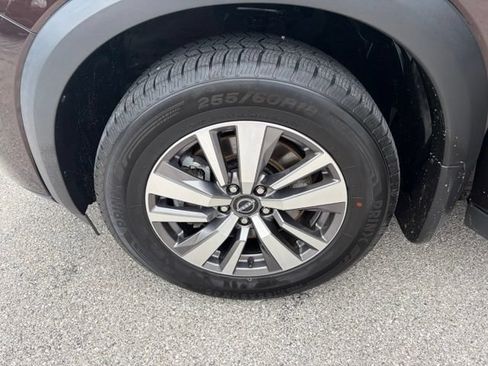 Used 2022 Nissan Pathfinder SL AWD/4WD image 14