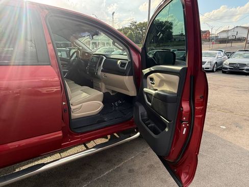 Used 2018 Nissan Titan SV AWD/4WD image 23