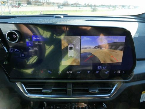 New 2026 Chevrolet Equinox EV LT image 25