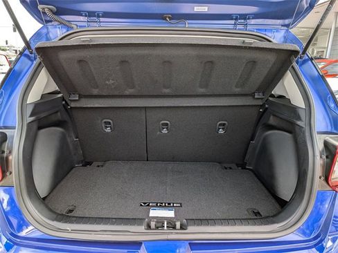 Used 2025 Hyundai Venue Limited image 30