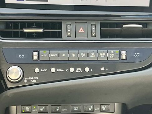 Used 2025 Lexus ES 350 Luxury image 16