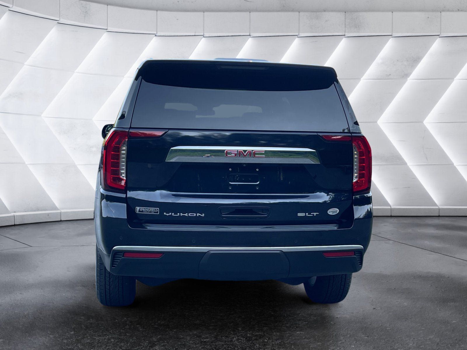 Used 2024 GMC Yukon XL SLT w/ SLT Luxury Package AWD/4WD image 5