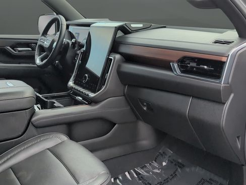 Used 2025 GMC Yukon XL Denali AWD/4WD image 35