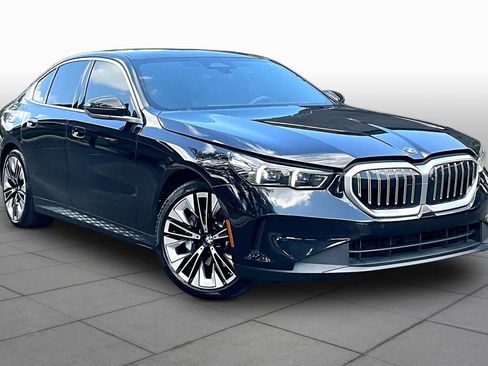 Used 2024 BMW 530i w/ Premium Package RWD image 3