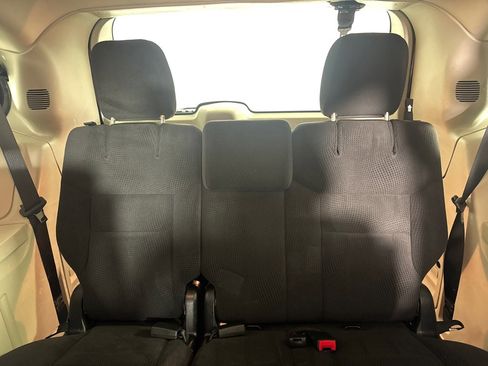 Used 2018 Dodge Grand Caravan SE w/ UConnect Hands-Free Group image 22