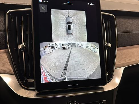 Used 2026 Volvo XC90 B5 Plus image 18